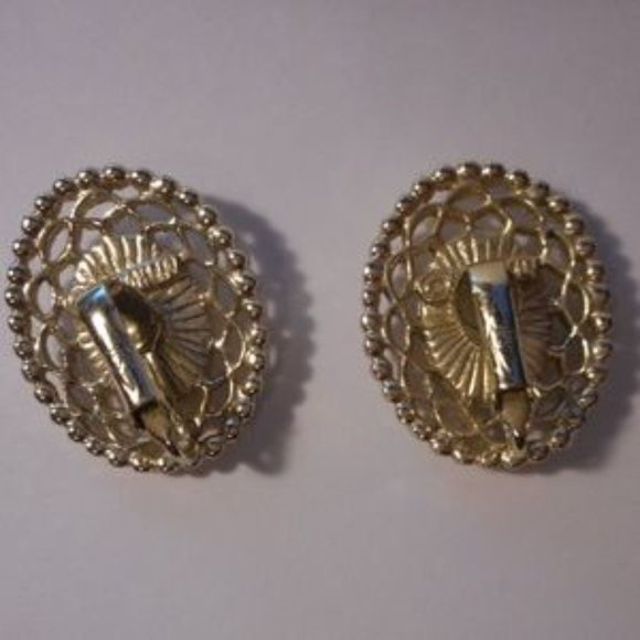 "Vtg Sarah Coventry Blue Cameo Clip Earrings " - Picture 3 of 4